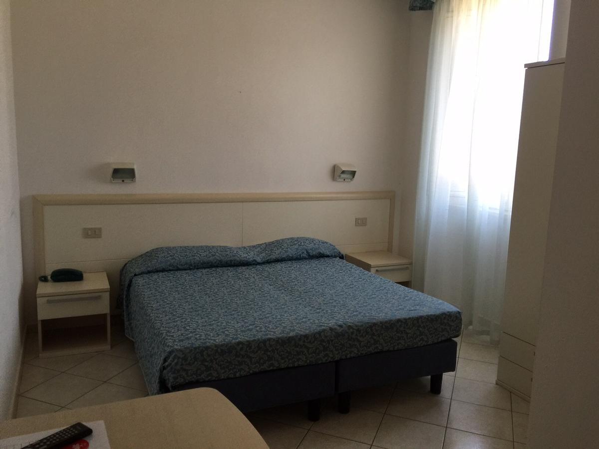 Hotel Lido Фолоника Екстериор снимка
