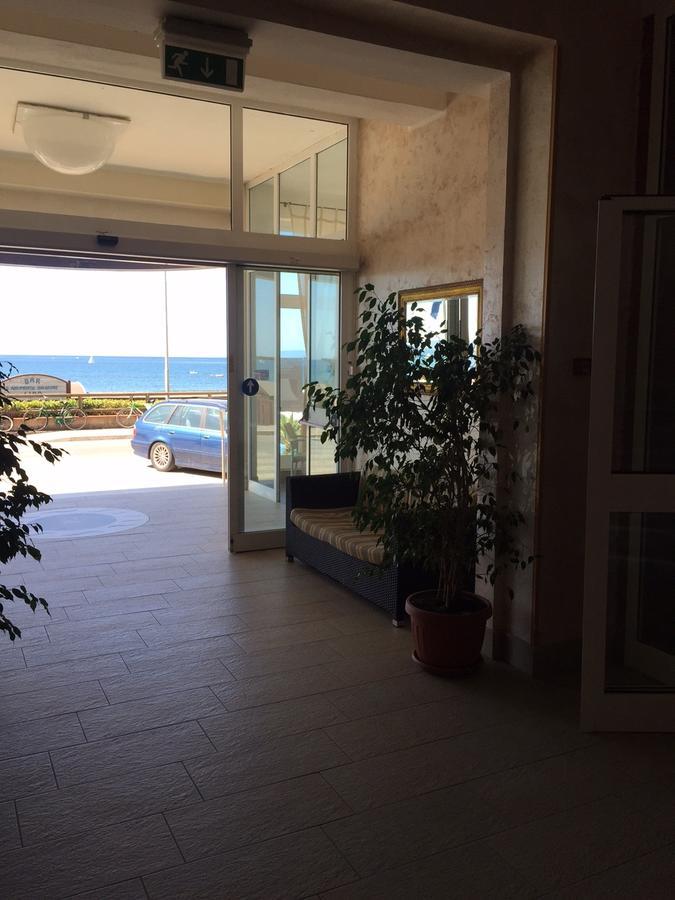 Hotel Lido Фолоника Екстериор снимка