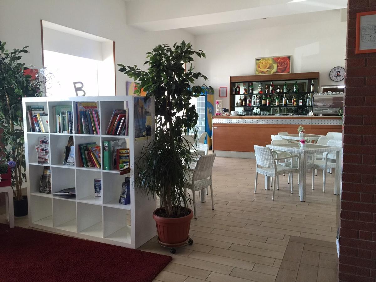 Hotel Lido Фолоника Екстериор снимка