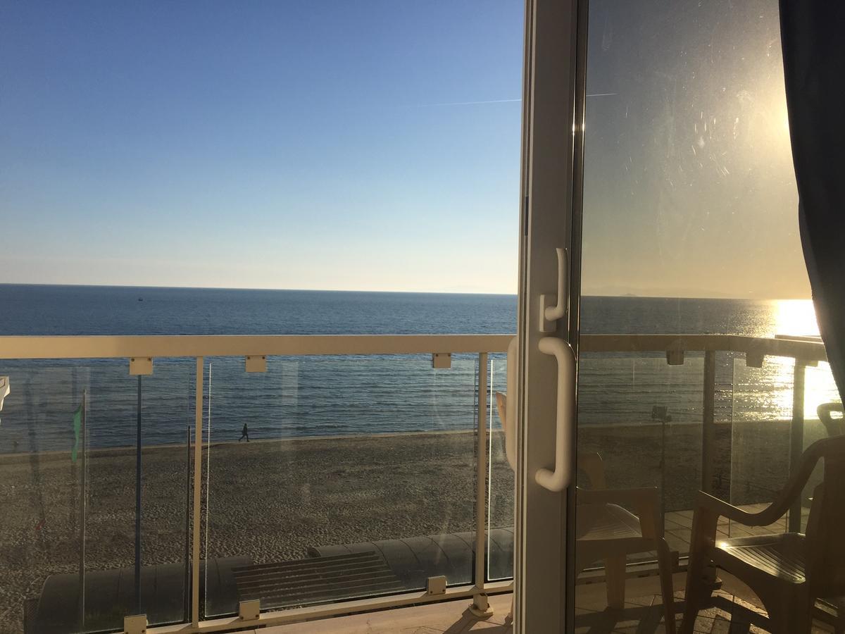 Hotel Lido Фолоника Екстериор снимка