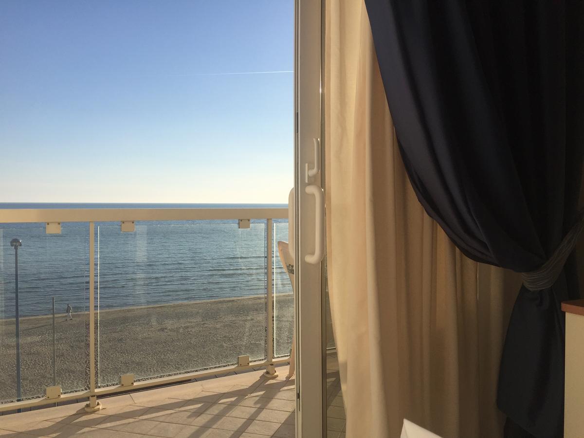 Hotel Lido Фолоника Екстериор снимка